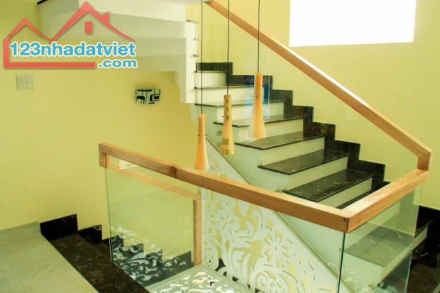 Chủ cần bán nhà Quận 10 p14 đường 3/2