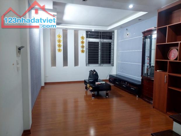 Bán nhà phố Chùa Bộc, ngõ rộng, 2 mặt thoáng, có sân rộng, 50m*5T - 1
