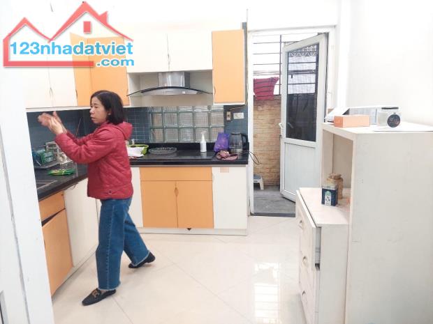 Bán nhà phố Chùa Bộc, ngõ rộng, 2 mặt thoáng, có sân rộng, 50m*5T - 3