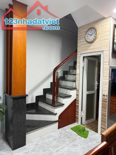 BÁN GẤP NHÀ MẶT TIỀN VÕ THỊ PHẢI, QUẬN 12– 4 TẦNG, 5Mx15M – KINH DOANH SẦM UẤT– CHỈ 6.2 TỶ - 4