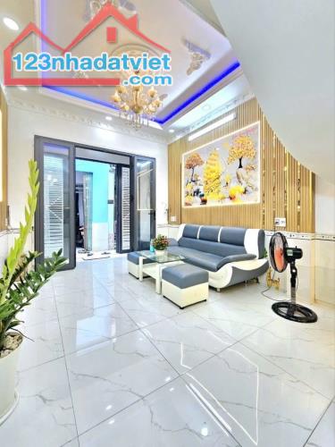 Bá.n nh.à 2 tầng 35m2,TT Nhà Bè,1,9 tỷ
