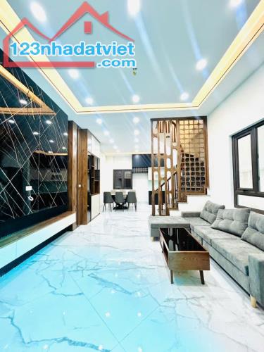 BÁN NHÀ TRẦN KHÁT CHÂN, SÂN CỔNG ĐỂ XE, 5 TẦNG DÂN XÂY, 65M2 GIÁ CHỈ 9,9 TỶ - 1
