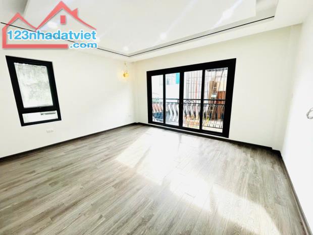 BÁN NHÀ TRẦN KHÁT CHÂN, SÂN CỔNG ĐỂ XE, 5 TẦNG DÂN XÂY, 65M2 GIÁ CHỈ 9,9 TỶ - 3