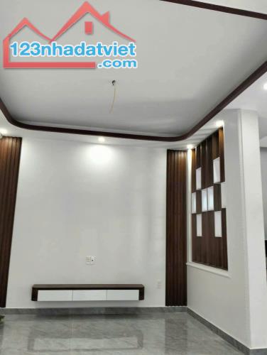 BÁN NHÀ 3 TẦNG CHỢ ĐÔNG LÃM - Ô TÔ ĐỖ CỬA - CÓ SÂN RIÊNG - 1