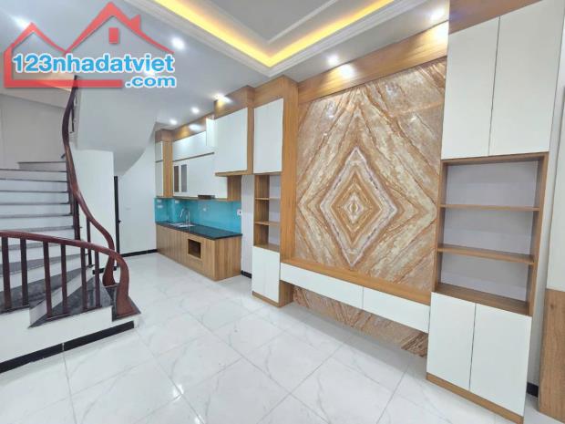 🏠🏠BÍCH HÒA__Ô TÔ VÒNG QUANH__5 TẦNG__MỚI KINGKOOG___4 TỶ