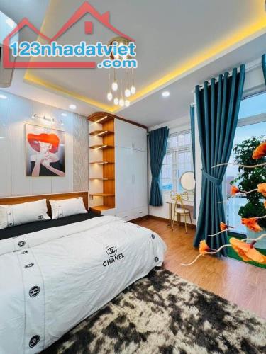 Mặt tiền xe hơi Bùi Minh Trực, ngang 4m5, Nhà đẹp lung linh chỉ 9 tỷ nhỉnh - 2