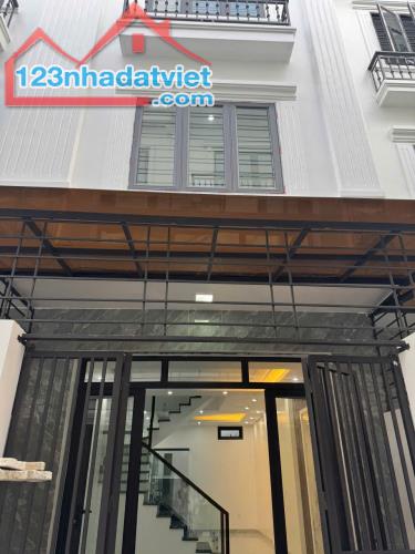 NHÀ 3 TẦNG - TRUNG TÂM ĐỒNG HOÀ - SÂN CỔNG RIÊNG - XÂY MỚI 100% - NGÕ Ô TÔ - BÌA HỒNG