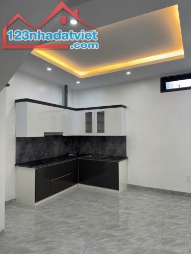 NHÀ 3 TẦNG - TRUNG TÂM ĐỒNG HOÀ - SÂN CỔNG RIÊNG - XÂY MỚI 100% - NGÕ Ô TÔ - BÌA HỒNG - 1