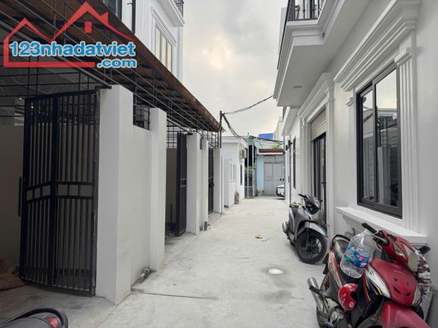 NHÀ 3 TẦNG - TRUNG TÂM ĐỒNG HOÀ - SÂN CỔNG RIÊNG - XÂY MỚI 100% - NGÕ Ô TÔ - BÌA HỒNG - 3