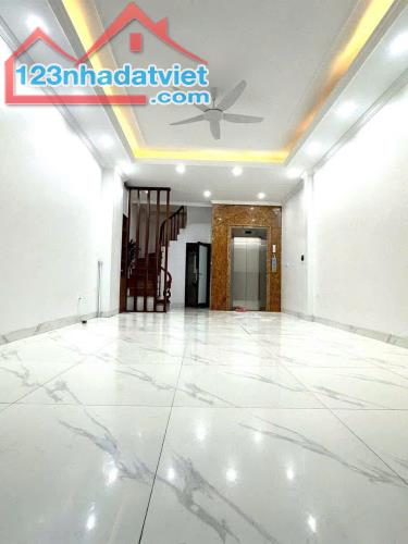 Rẻ nhất tầm giá – Phố Văn Cao, Ba Đình. Nhà mới thang máy 6 tầng x 35m, giá 7.5 tỷ