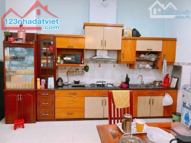 BÁN NHÀ ÂU DƯơNG LÂN QUẬN 8, ÔTÔ ĐỔ CỬA, 4 TẦNG, 4 PHÒNG, 70m2, CHỈ 8 TỶ 8 - 1