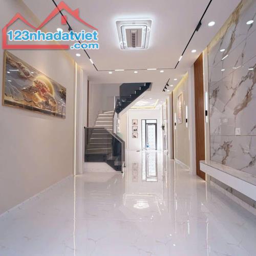 Siêu phẩm 5 tầng Mới đẹp ngay Tạ Quang Bửu ngang 4m chỉ 9 tỷ 2