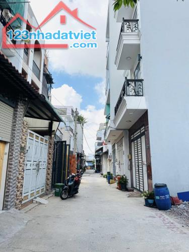 1 LÔ DUY NHẤT NGAY HƯƠNG LỘ 2 GẦN BỆNH VIỆN QUẬN BÌNH TÂN - HẺM XE TẢI THÔNG. CHỈ HƠN 3 TỶ