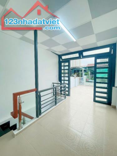 SÁT MẶT TIỀN HOÀNG DIỆU 
TRUNG TÂM Q4 
DIỆN TÍCH SD 84 M2
CÓ 4 TỶ - 2