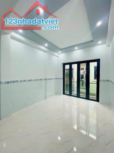 SÁT MẶT TIỀN HOÀNG DIỆU 
TRUNG TÂM Q4 
DIỆN TÍCH SD 84 M2
CÓ 4 TỶ - 3