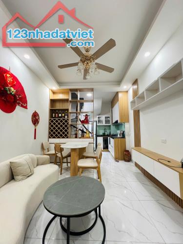 Giảm thêm 300 triệu-giá mới 5.8 tỷ-nhà mới 5 tầng 3 ngủ-Văn Miếu, Đống Đa - 2