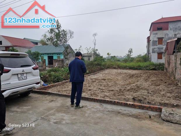 Bán đất Gia Bình, Bắc Ninh. 85m2 * mt 5m * 2,05 tỷ. đường ô tô, lô góc - 2