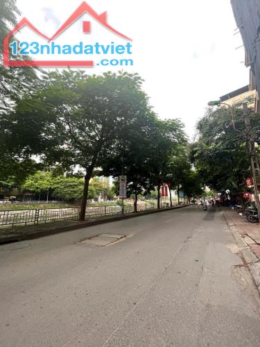 BÁN ĐẤT TẶNG NHÀ PHỐ KHƯƠNG ĐÌNH THANH XUÂN 4.8 TỶ 57M NHÀ CÁCH MẶT PHỐ 15M