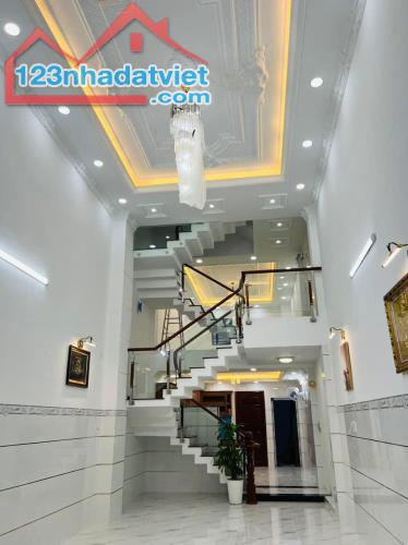 Nhà đẹp ngay bến xe Quận 8, đường Tạ Quang Bửu, 5 tầng mới đẹp chỉ 8 tỷ nhỉnh - 1