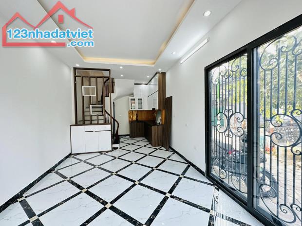 Bán Nhà Trương Định 30M x 5T Giá 5,5 Tỷ. Lô góc, gần phố, 20m ra ô tô - 1