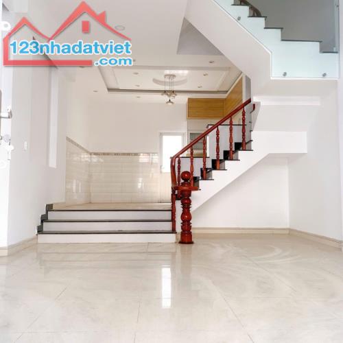 Bán nhà Hà Huy Giáp, Q12, xe hơi tới cửa, 71m2, 4 tầng, 4PN, chỉ 5.2 tỷ. - 1