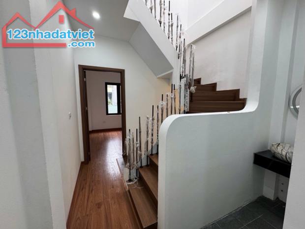 Hiếm Có Khó Tìm! Nhà Đẹp Láng Hạ - Ngõ Rộng Ba Gác, Gần Phố, Ở Ngay!
