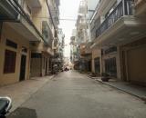 Cực hiếm, nhà phân lô, ô tô đậu cửa, 6T cao thoáng, phố Trần Quốc Hoàn, Cầu Giấy, giá nhô