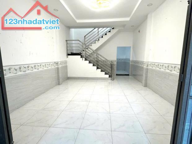 QUÁ THƠM – NHỈNH 4 T Ỷ - 56m2 - (4.4x13m NH 4.8m) - 2 TẦNG - 3 PN - HẺM 3M CÁCH 50M RA MT - 1