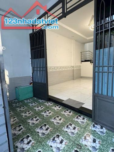 QUÁ THƠM – NHỈNH 4 T Ỷ - 56m2 - (4.4x13m NH 4.8m) - 2 TẦNG - 3 PN - HẺM 3M CÁCH 50M RA MT - 2