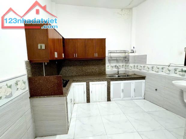 QUÁ THƠM – NHỈNH 4 T Ỷ - 56m2 - (4.4x13m NH 4.8m) - 2 TẦNG - 3 PN - HẺM 3M CÁCH 50M RA MT - 4