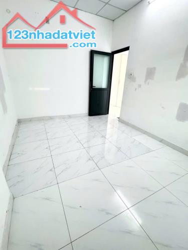 QUÁ THƠM – NHỈNH 4 T Ỷ - 56m2 - (4.4x13m NH 4.8m) - 2 TẦNG - 3 PN - HẺM 3M CÁCH 50M RA MT - 5