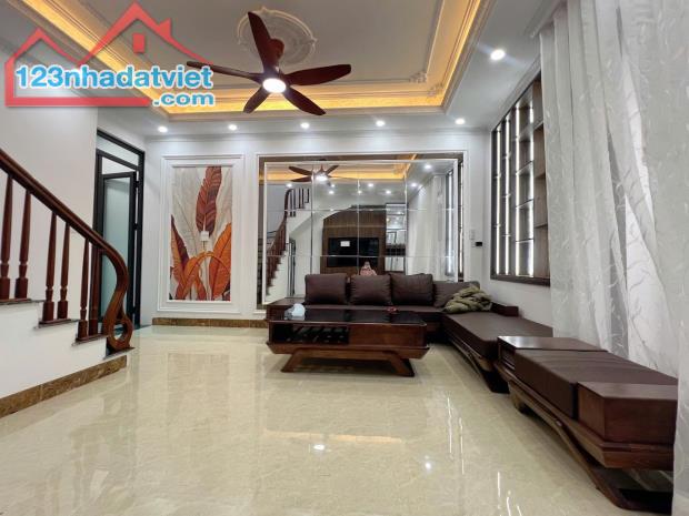 NHÀ TT CẦU GIẤY- NGÕ RỘNG, 5M RA OTO, Ở SƯỚNG - 36M, MT4M - 7,xTỷ