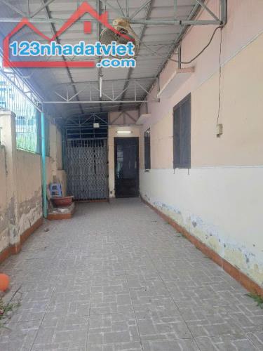 BÁN NHÀ GẦN 200M2 CÂY XĂNG PERTRO P.THẠNH LỘC, Q12 - 1
