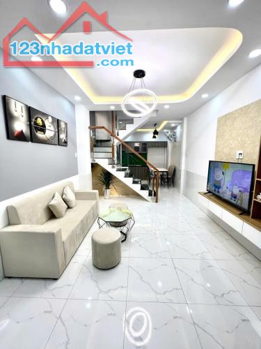 Định cư bán gấp nhà giao Nguyễn Thị Nhỏ. Giá 2,6 tỷ Nguyễn Chí Thanh, Phường 16, Quận 11 - 2