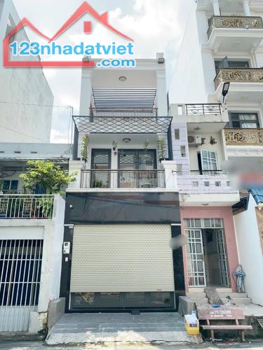 Nhà mặt tiền khu Bình Phú 1 Q6, gần 100m2 ngang 4.2 SHR vuông đep, giá đầu tư 12.8 tỷ TL