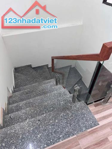 Bán nhà 2 tầng ngõ ô tô tránh nhau đường Dương Đình Nghệ - 2