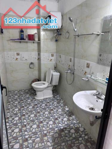 Bán nhà 2 tầng ngõ ô tô tránh nhau đường Dương Đình Nghệ - 3