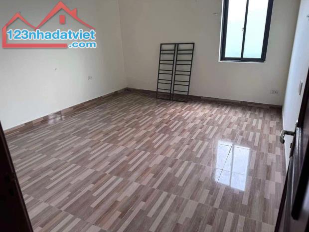 Bán nhà 2 tầng ngõ ô tô tránh nhau đường Dương Đình Nghệ - 4