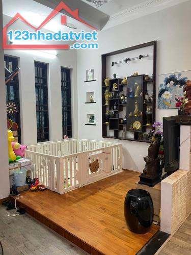 NHÀ 2 TẦNG MẶT TIỀN ĐƯỜNG VÕ NHƯ HƯNG-TRƯỚC ĐH KINH TẾ-DT 80 M2-CHỈ HƠN 6 TỶ - 2