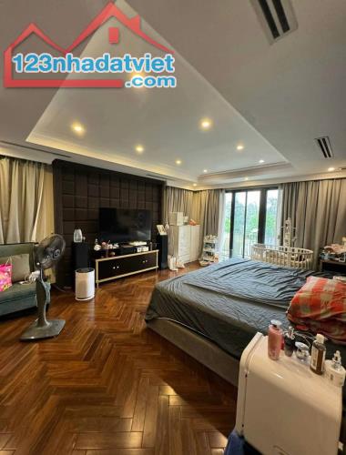 Xốm - ĐH Đại Nam, nhà đẹp ở luôn, ô tô đỗ gần, 32m2, 5 tầng, hơn 3 tỷ.