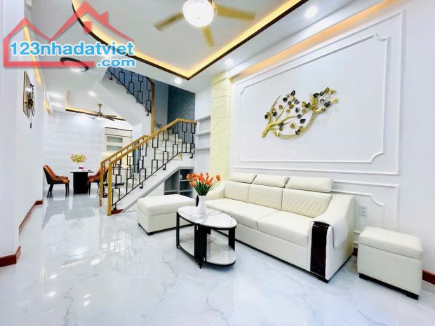 NGÔ GIA TỰ, QUẬN 10, HXH, NHÀ MỚI FULL NỘI THẤT, TỔNG DT SÀN 110M2, 3 TẦNG, CHỈ 8 TỶ