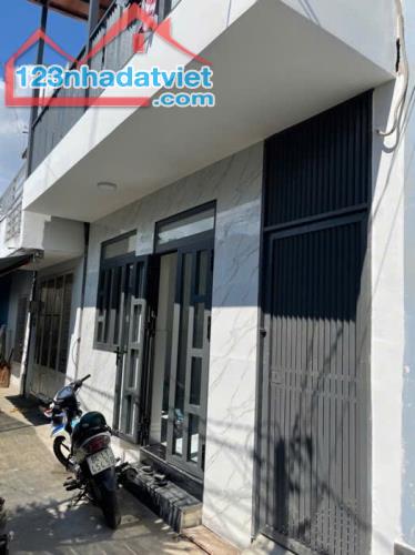 BÁN NHÀ: GIÁ  4.2 TỶ - SÁT MẶT TIỀN - NGANG CHUẨN 5M - XE HƠI ĐẬU SÁT NHÀ - KHU PHÂN LÔ VI