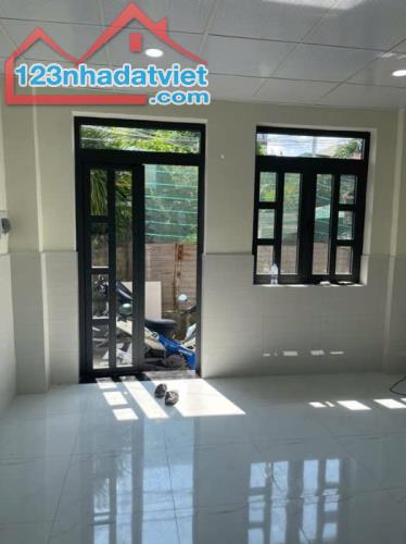 BÁN NHÀ: GIÁ  4.2 TỶ - SÁT MẶT TIỀN - NGANG CHUẨN 5M - XE HƠI ĐẬU SÁT NHÀ - KHU PHÂN LÔ VI - 2