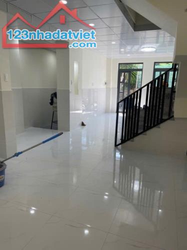 BÁN NHÀ: GIÁ  4.2 TỶ - SÁT MẶT TIỀN - NGANG CHUẨN 5M - XE HƠI ĐẬU SÁT NHÀ - KHU PHÂN LÔ VI - 3