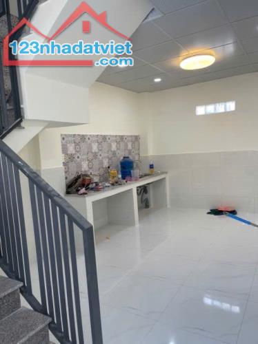 BÁN NHÀ: GIÁ  4.2 TỶ - SÁT MẶT TIỀN - NGANG CHUẨN 5M - XE HƠI ĐẬU SÁT NHÀ - KHU PHÂN LÔ VI - 4