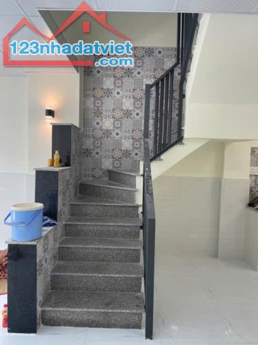 BÁN NHÀ: GIÁ  4.2 TỶ - SÁT MẶT TIỀN - NGANG CHUẨN 5M - XE HƠI ĐẬU SÁT NHÀ - KHU PHÂN LÔ VI - 5