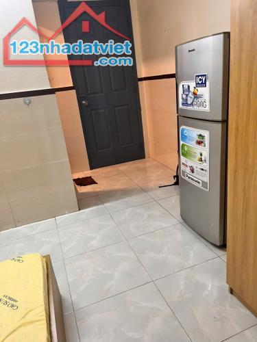 Bên mình còn 1 phòng trống ở  740/5 Sư Vạn Hạnh, phường 12, quận 10 - 2