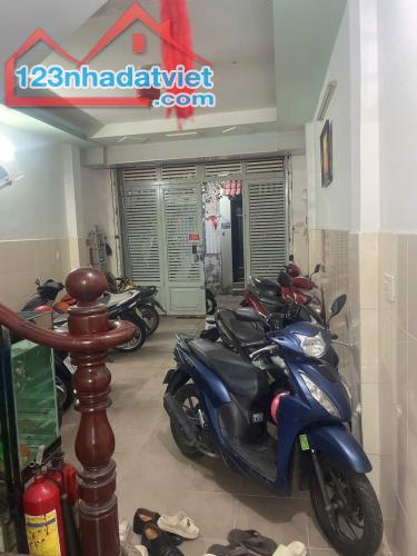 NGộp Âu Cơ - Lê Đại Hành - Quận 11 - 105m  - HXH vô nhà - 2 tầng - 3