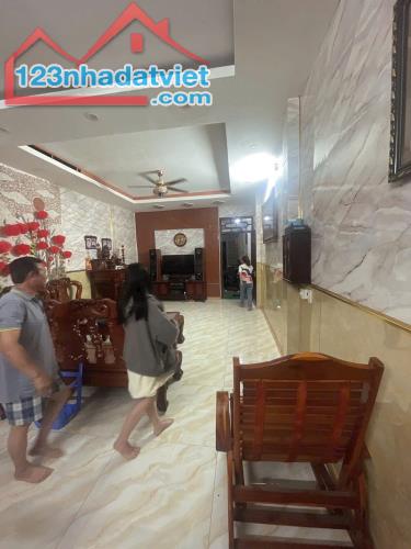 NGộp Âu Cơ - Lê Đại Hành - Quận 11 - 105m  - HXH vô nhà - 2 tầng - 4