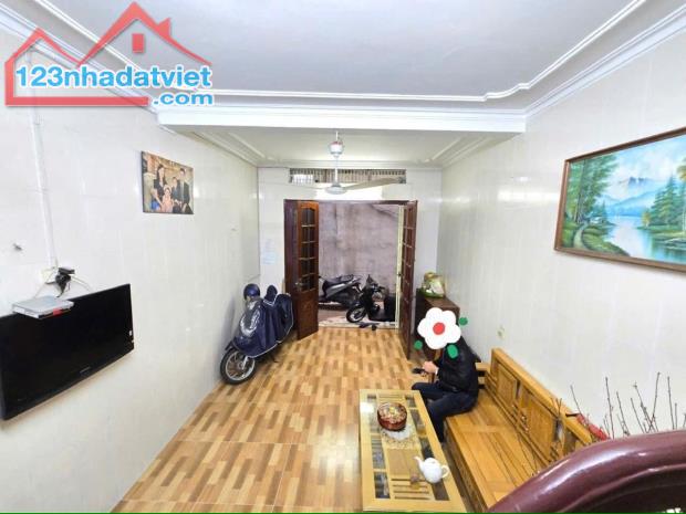BÁN NHÀ DÂN XÂY NGUYỄN LƯƠNG BẰNG-ĐỐNG ĐA--MT4M- DT 42 M2- 10 TỶ